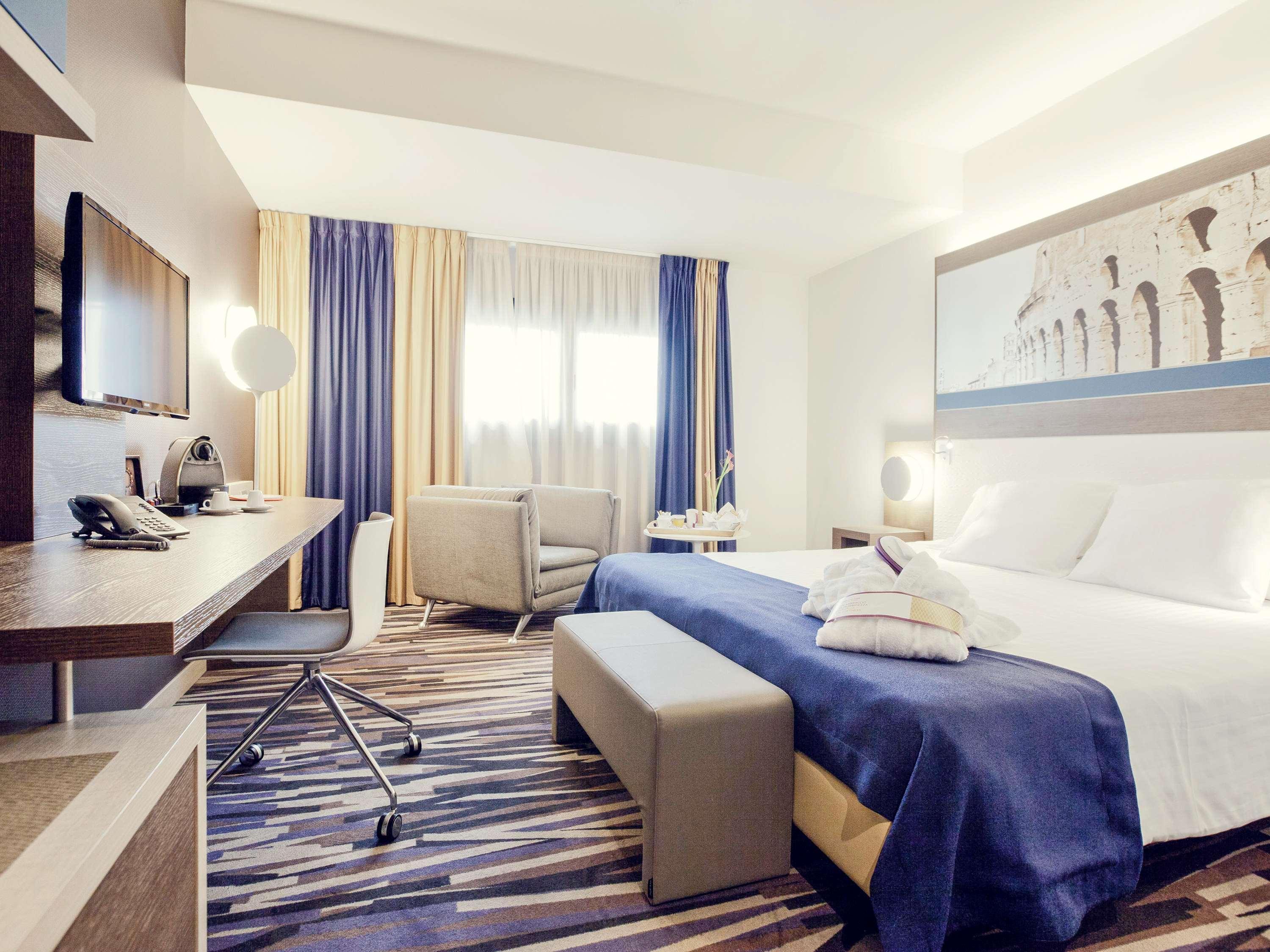 Mercure Roma Centro Colosseo Esterno foto