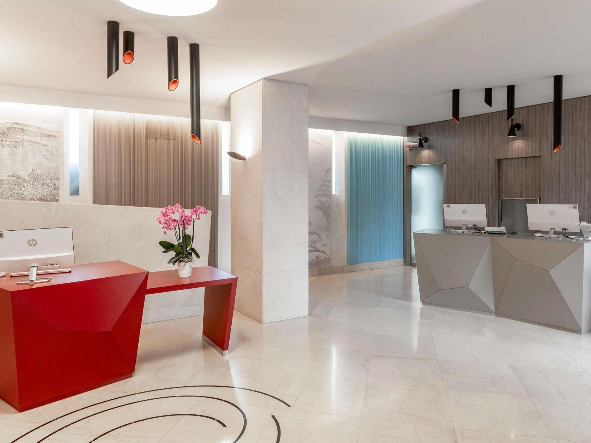 Mercure Roma Centro Colosseo Esterno foto