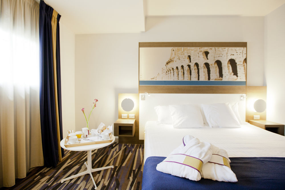 Mercure Roma Centro Colosseo Esterno foto