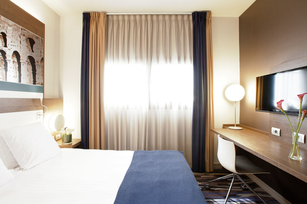 Mercure Roma Centro Colosseo Esterno foto